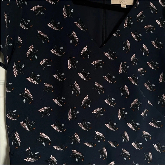 Size 14 LOFT Floral Feather V Neck Short Sleeve Sheath Mini Dress - Picture 6 of 6